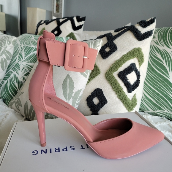 Zarya Pump w/Ankle Strap - Call It Spring - Picture 2 of 5